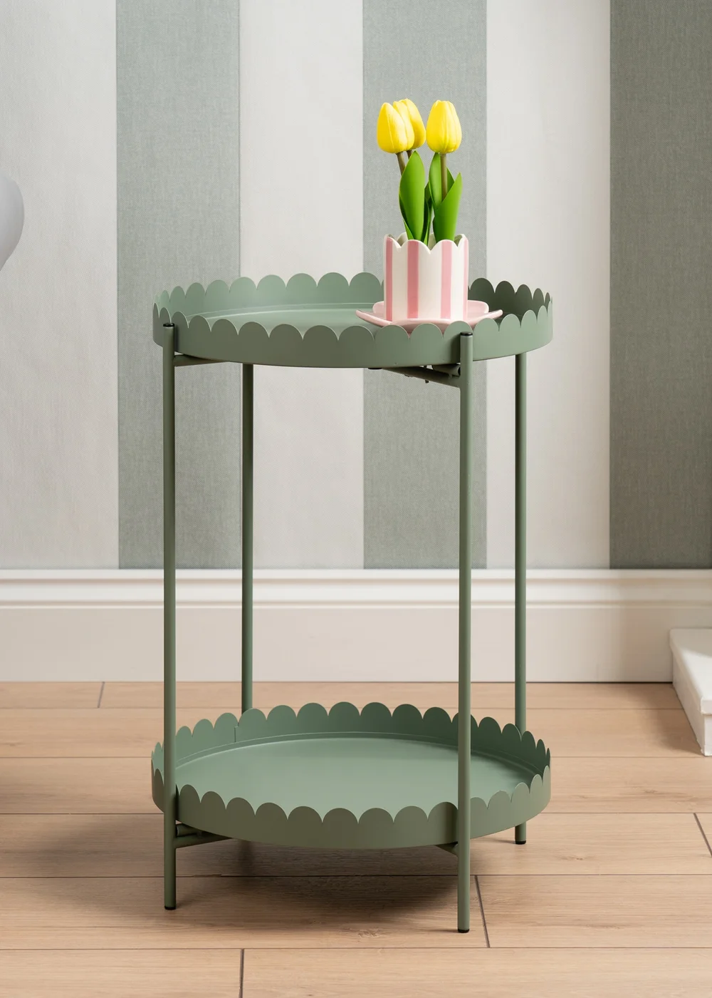 Scottish Everlastings Green Round Scallop Table - One Size Image 1