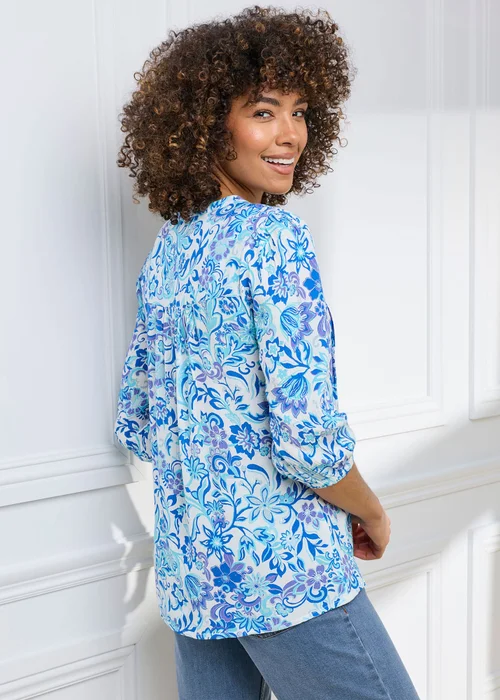 Cotton Traders French Blue 3/4 Sleeve V-Neck Printed Crinkle Top - 26 Image 3
