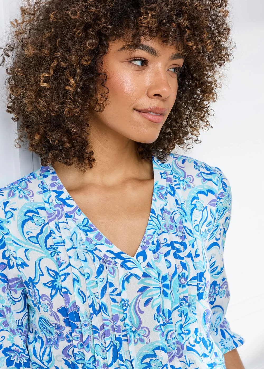Cotton Traders French Blue 3/4 Sleeve V-Neck Printed Crinkle Top - 26 Image 4