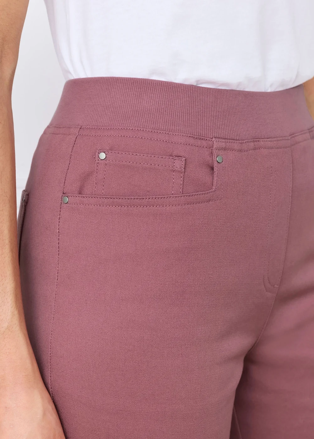 Cotton Traders Vintage Rose Premium Pull-On Twill Straight Leg Jeans - 16/L29 Image 4
