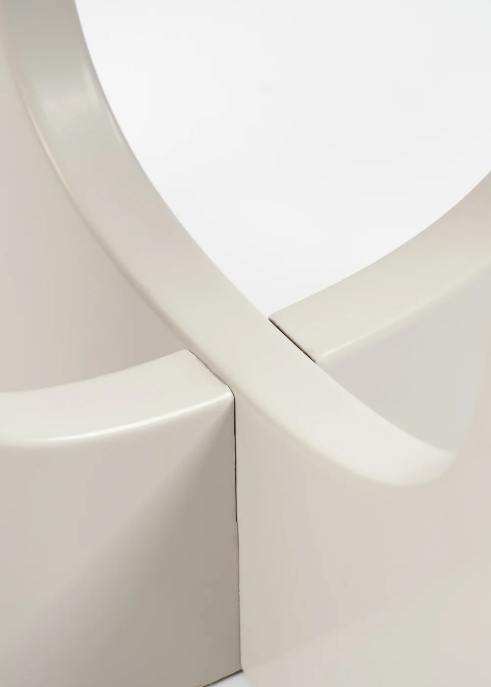 Scottish Everlastings Greige Round Side Table - One Size Image 3