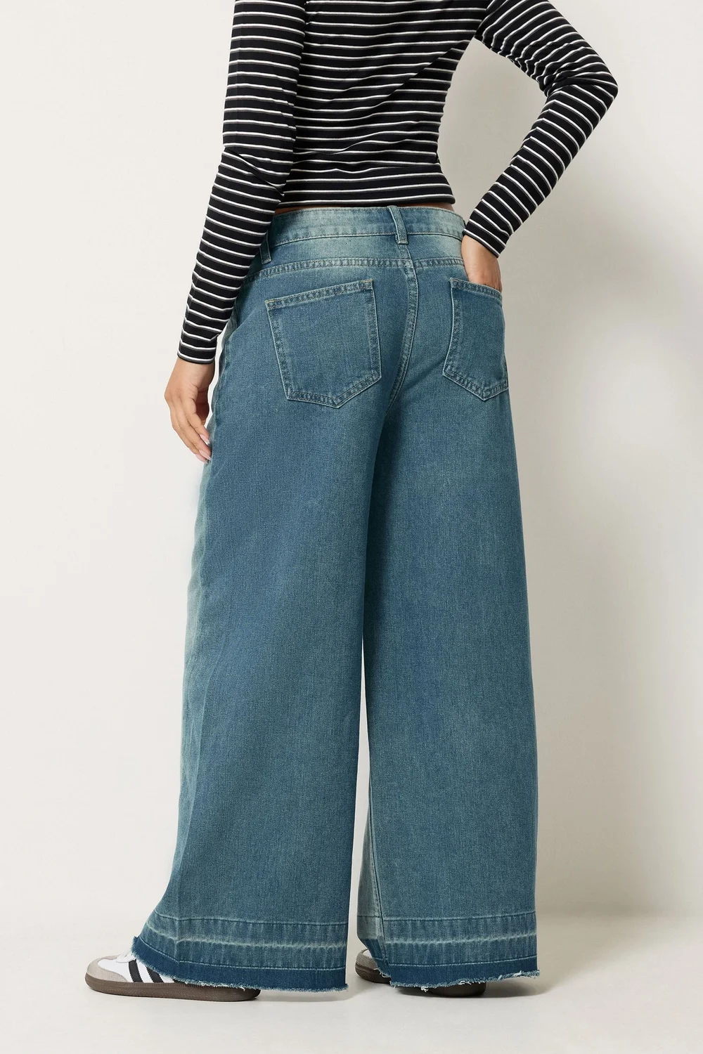 PixieGirl Petite Mid Blue Frayed Wide Leg Jeans - 6/L27 Image 3