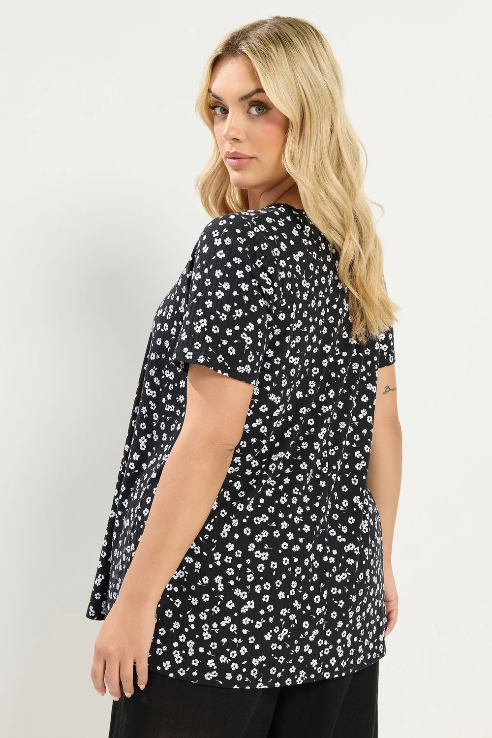 Yours Curve Black & White Ditsy Floral Ribbed T-Shirt - 20 Image 3