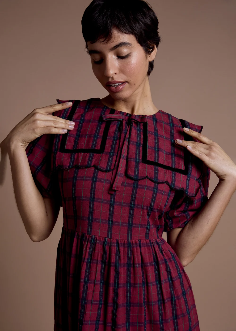Neon Rose Burgundy Collar Detail Tiered Midaxi Dress in Burgundy Check - S Image 3