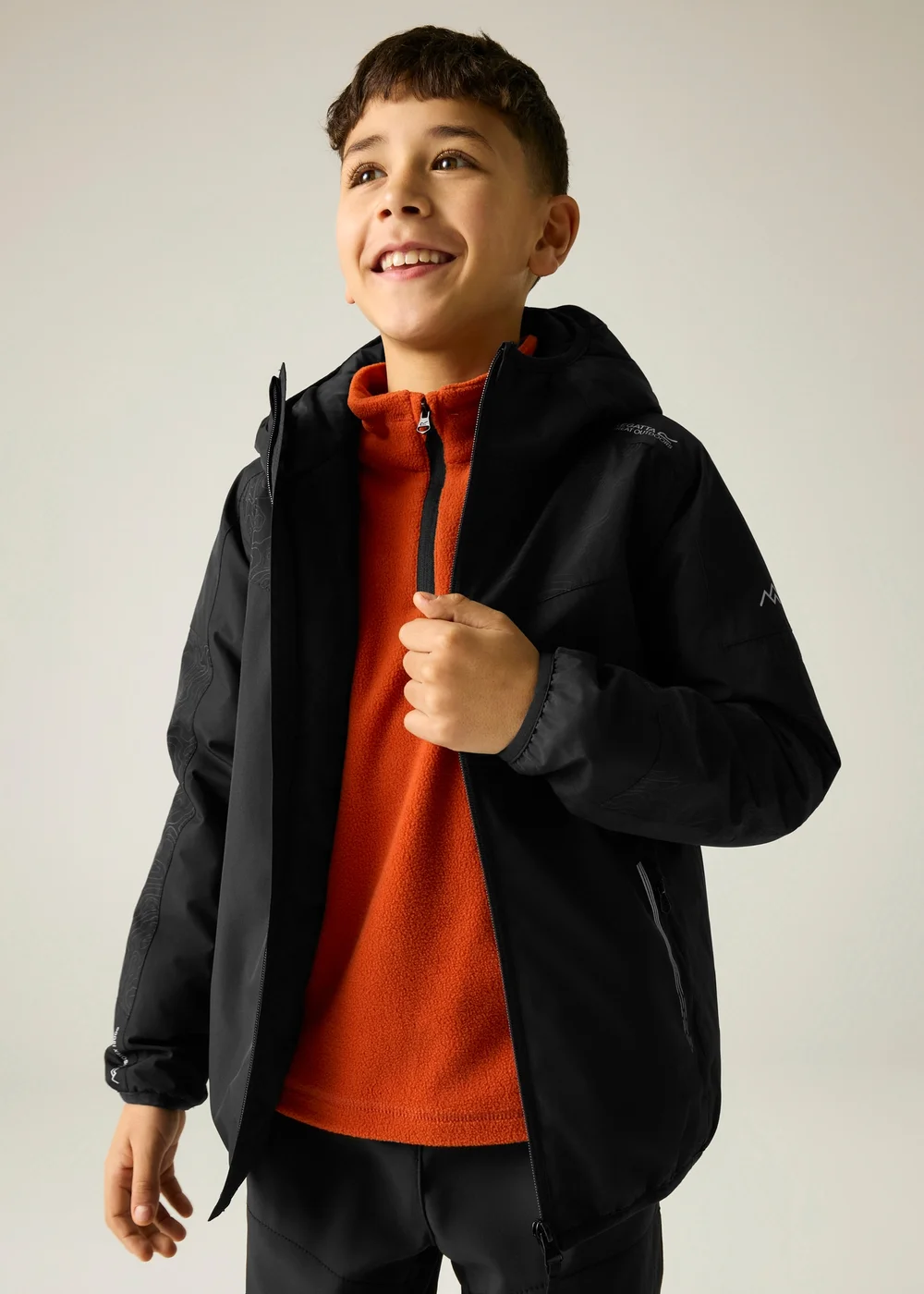 Regatta Black Illuma Reflective Isotex Waterproof Jacket (3-13 years) - 9-10 Yrs Image 1