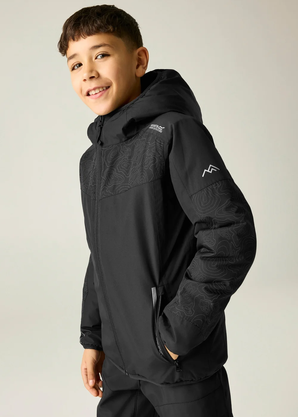 Regatta Black Illuma Reflective Isotex Waterproof Jacket (3-13 years) - 9-10 Yrs Image 4