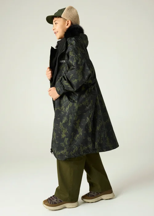 Regatta Forest Green Junior Waterproof Changing Robe (3-13 years) - 3-5 Yrs Image 5