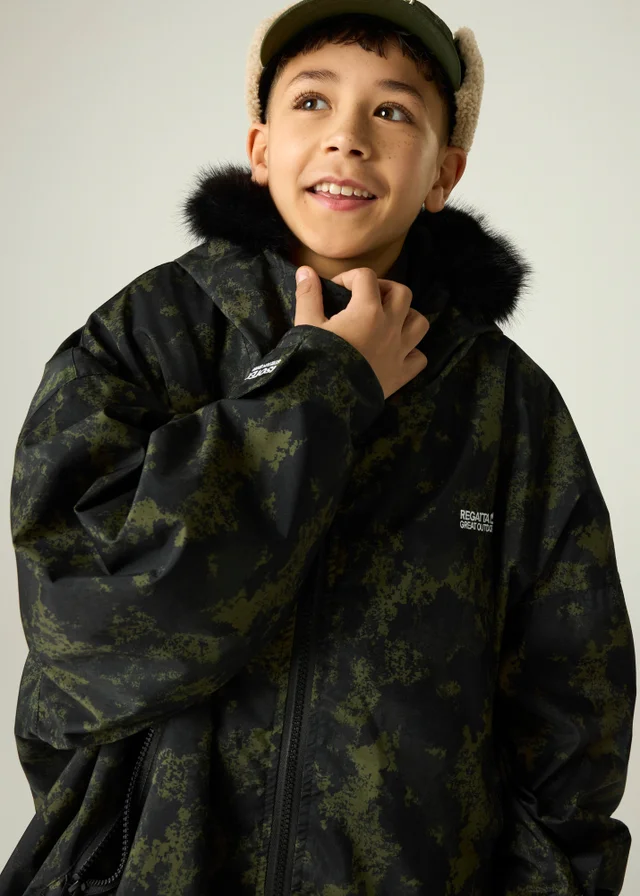 Regatta Forest Green Junior Waterproof Changing Robe (3-13 years)