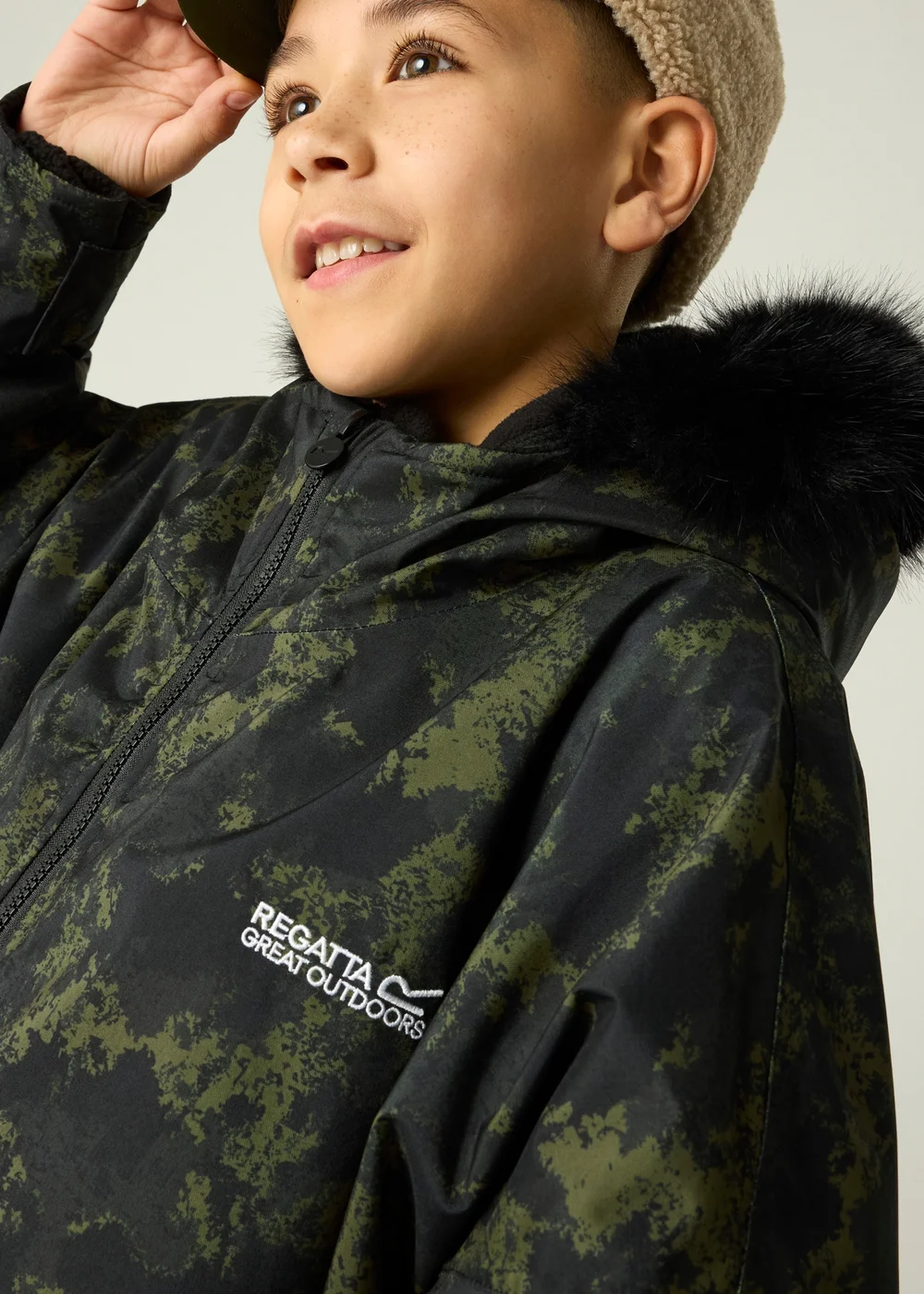 Regatta Forest Green Junior Waterproof Changing Robe (3-13 years) - 3-5 Yrs Image 6