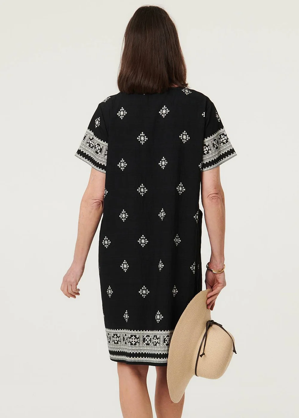 Izabel London Black Border Printed Knee Length Shift Dress - 8 Image 3