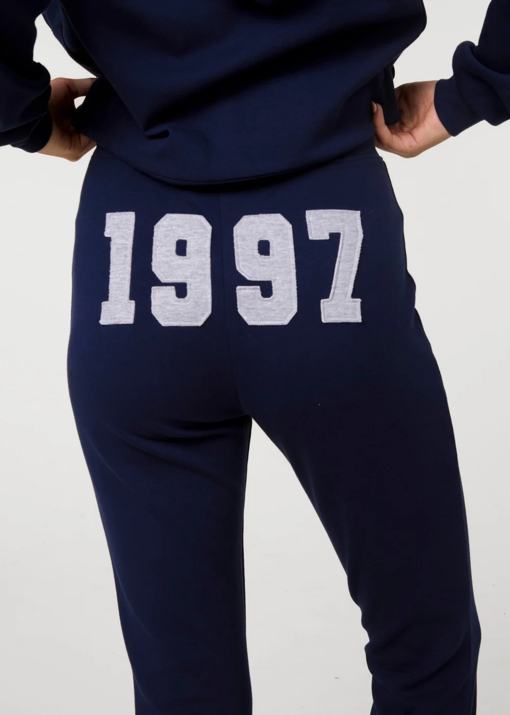 Pink Vanilla Navy 97 Pintuck Joggers - S Image 5