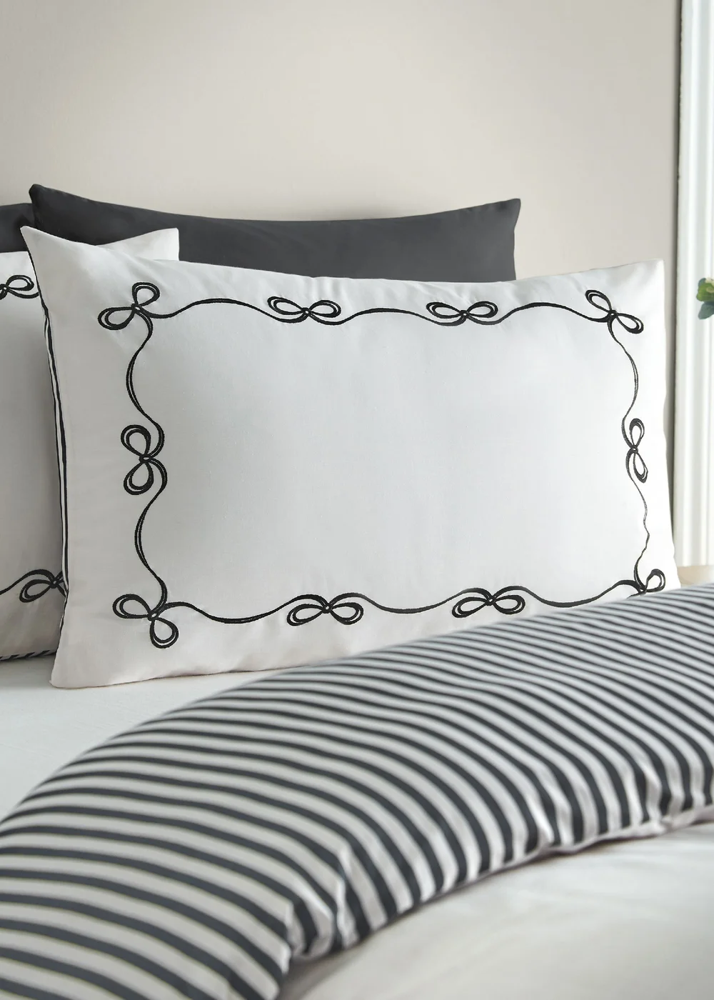 Catherine Lansfield Bow Embroidery Duvet Cover Set Cream / Black - Single Image 3