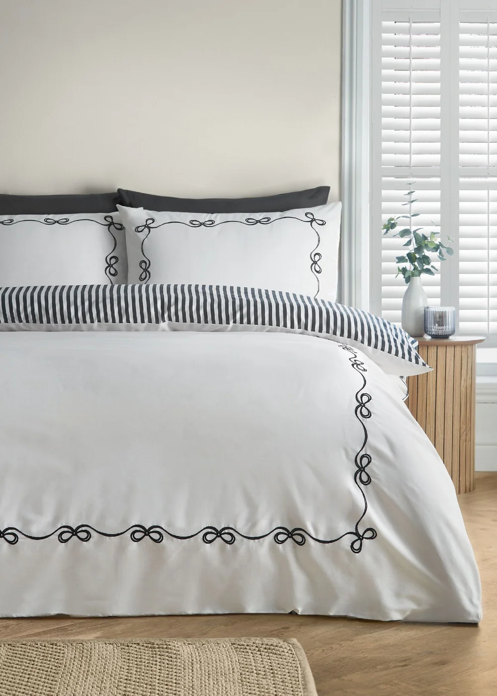 Catherine Lansfield Bow Embroidery Duvet Cover Set Cream / Black - Single Image 1