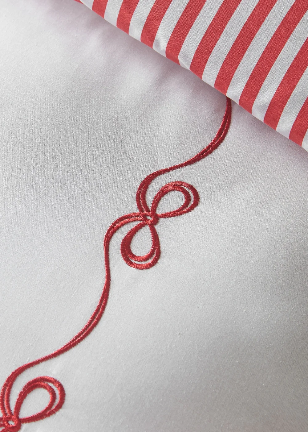 Catherine Lansfield Bow Embroidery Duvet Cover Set White / Red - Single Image 4