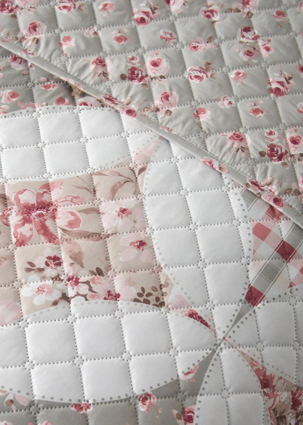 Catherine Lansfield Pinsonic Patchwork Quilted 220x230cm Bedspread Green - One Size Image 3