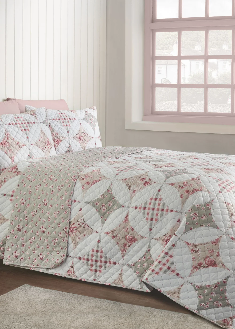 Catherine Lansfield Pinsonic Patchwork Quilted 220x230cm Bedspread Green - One Size Image 1