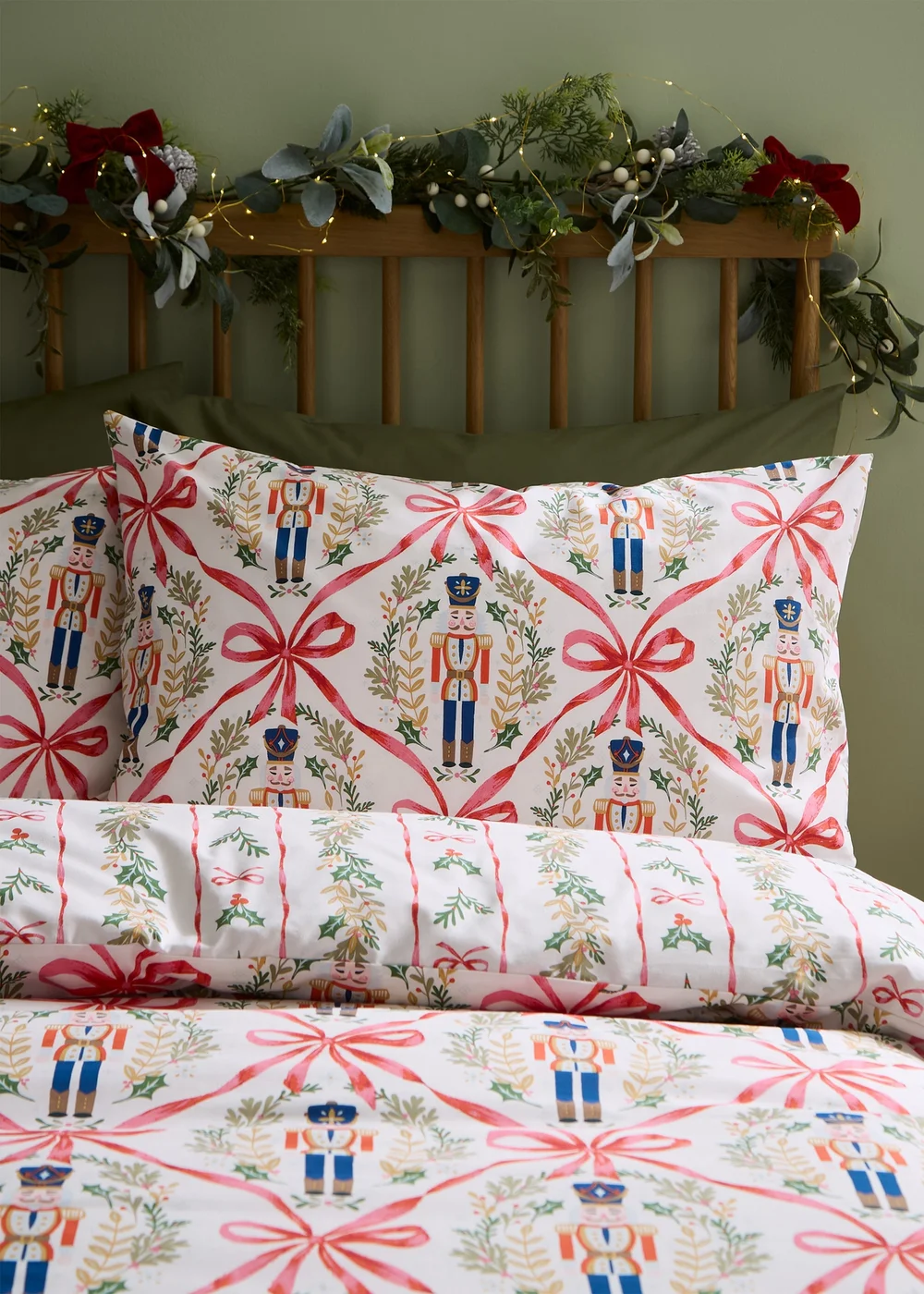 Catherine Lansfield Christmas Nutcracker Bows Reversible Duvet Cover Set Natural - Single Image 3