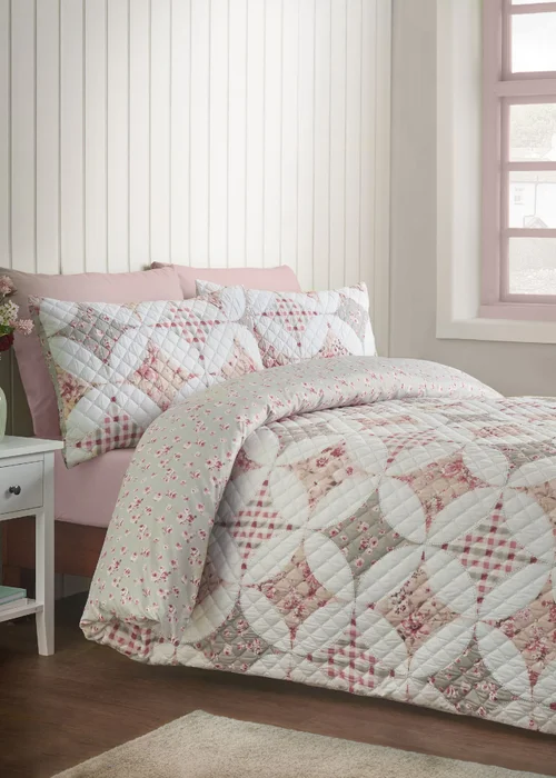 Catherine Lansfield Pinsonic Patchwork Reversible Duvet Cover Set Green - Single Image 1
