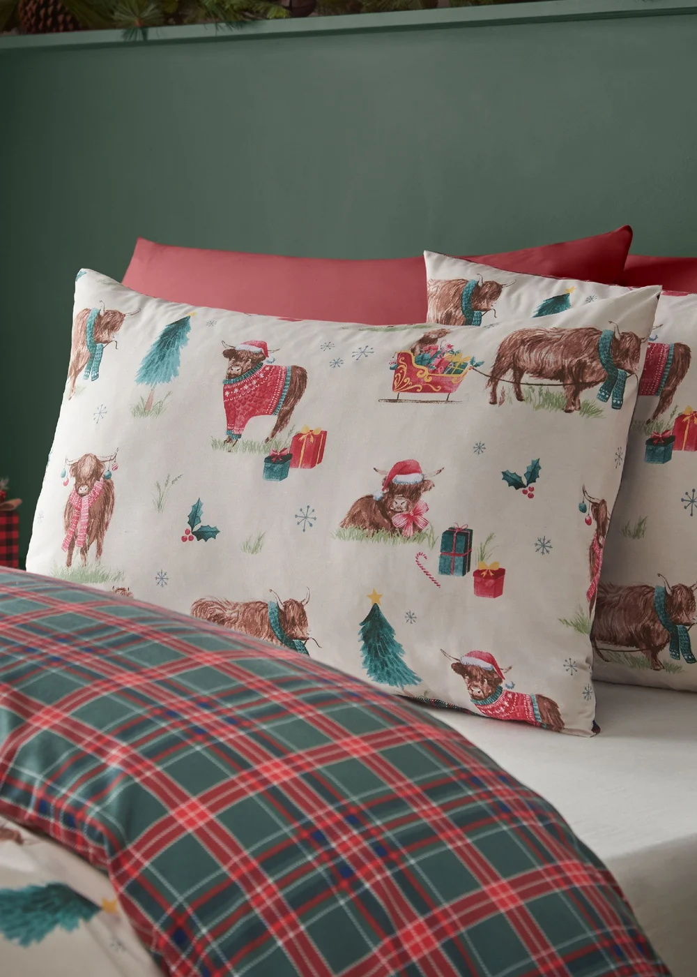 Catherine Lansfield Christmas Highland Cow Reversible Duvet Cover Set Natural - Single Image 3