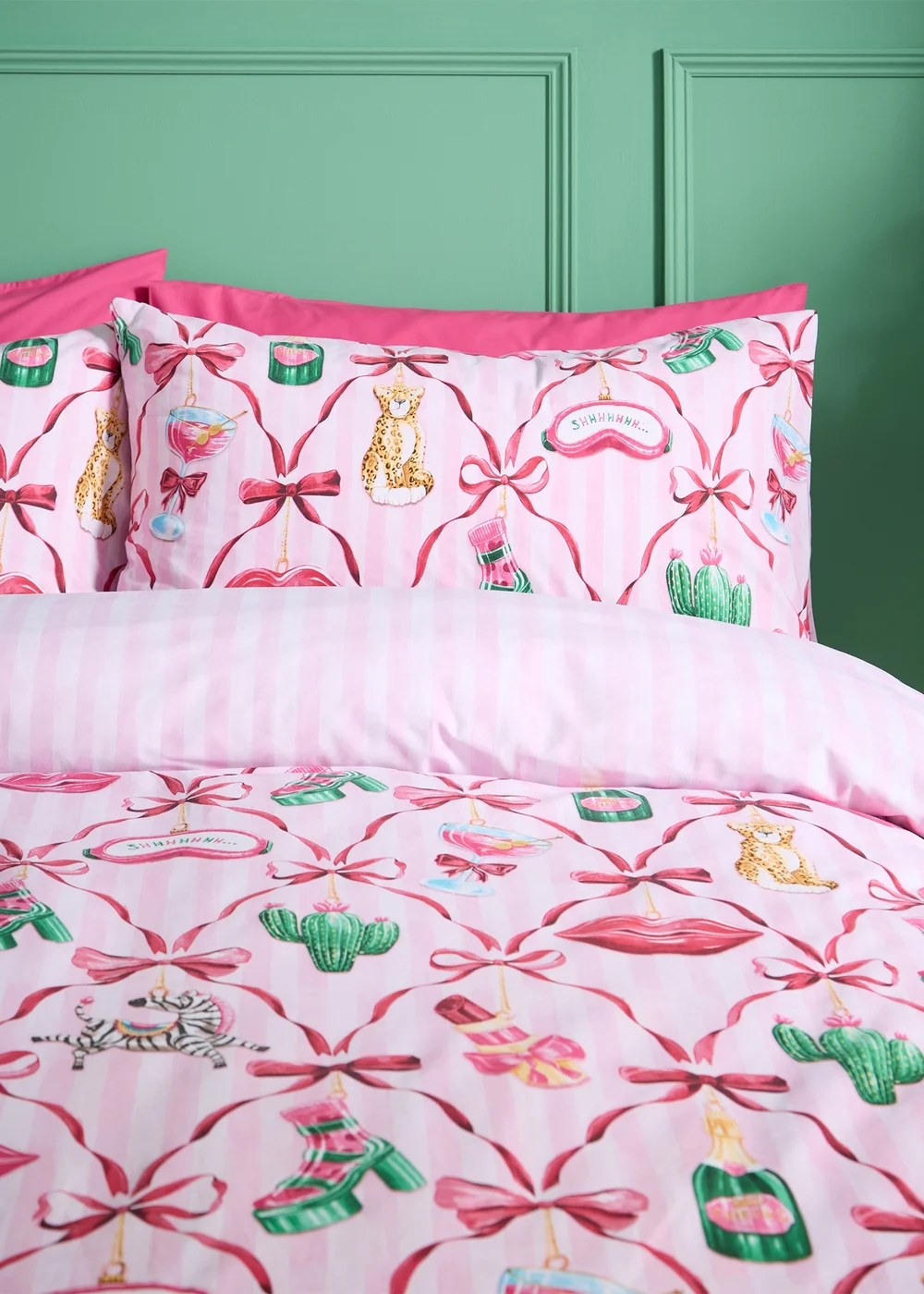Catherine Lansfield Christmas Kitsch Reversible Duvet Cover Set Pink - Single Image 3
