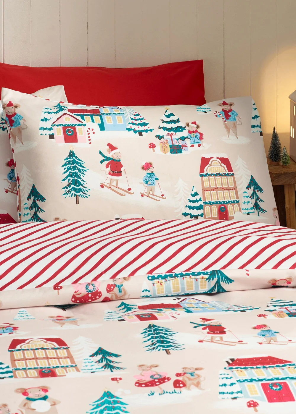 Catherine Lansfield Christmas Mouse Town Reversible Duvet Cover Set Natural - Single Image 3