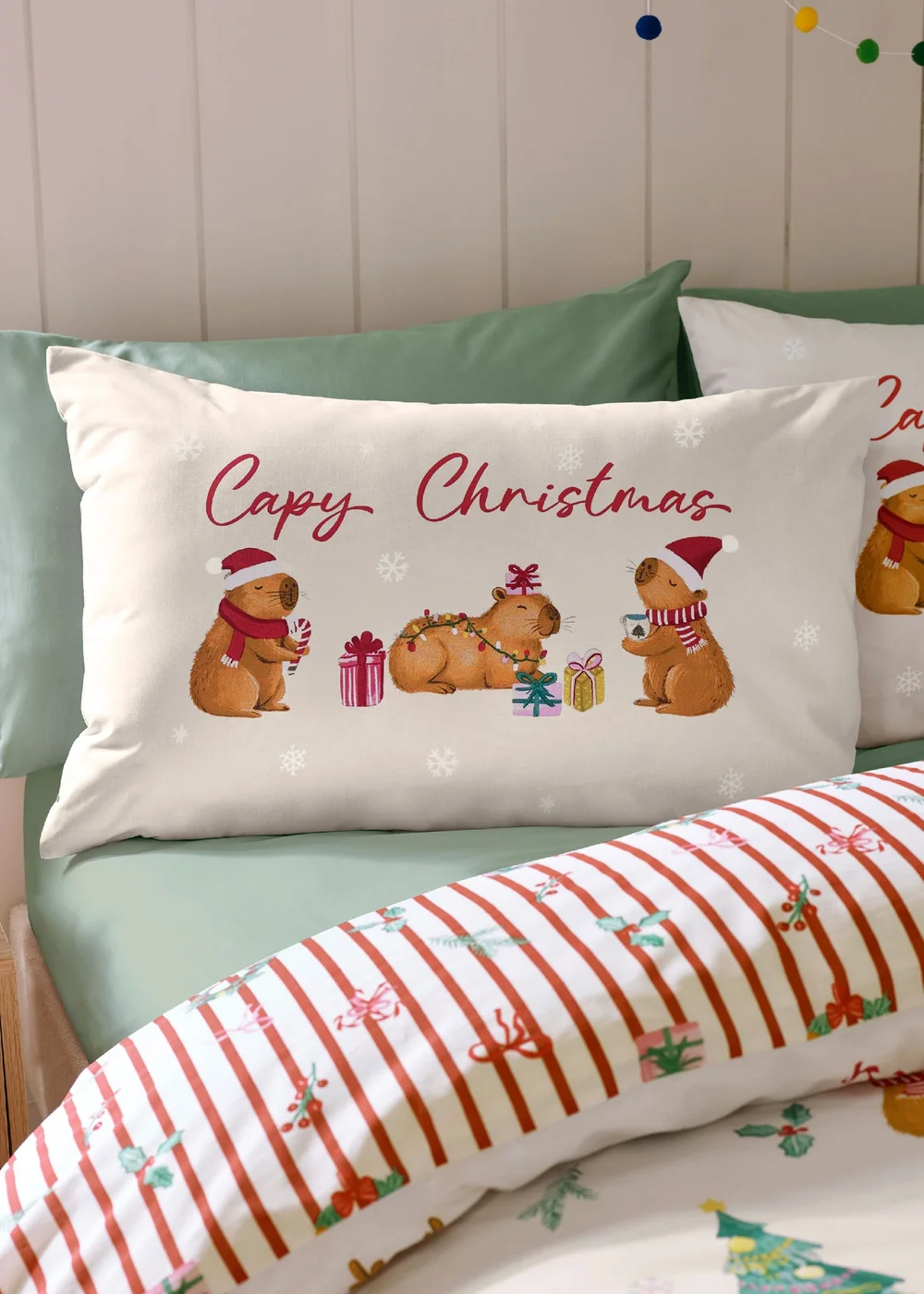 Catherine Lansfield Capybara Christmas Reversible Duvet Cover Set Cream - Junior Image 3