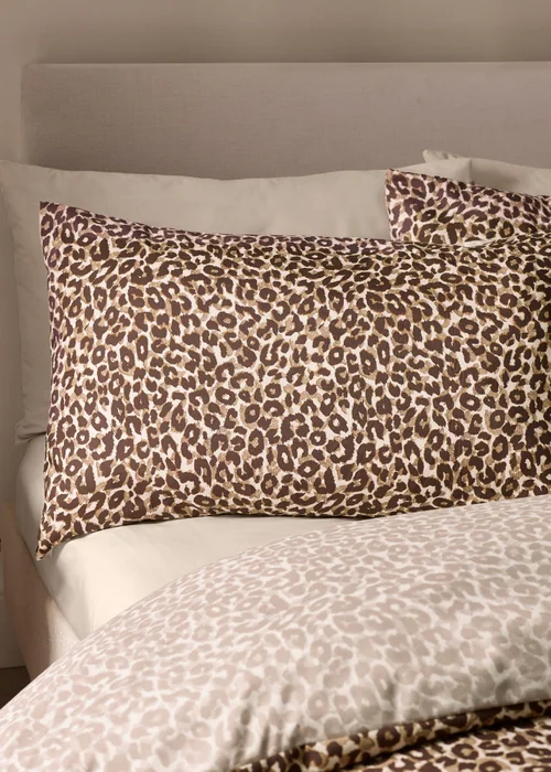 Catherine Lansfield Animal Print So Soft Reversible Duvet Cover Set Brown - King Image 3