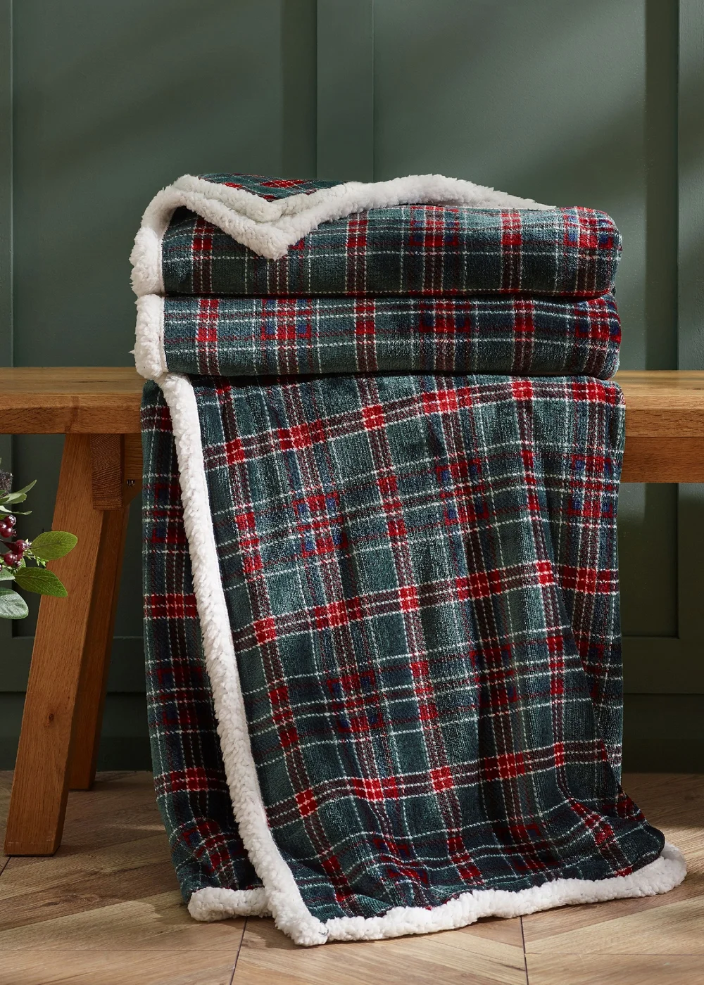 Catherine Lansfield Tartan Sherpa Check Cosy Fleece 130x170cm Blanket Throw Green - One Size Image 1