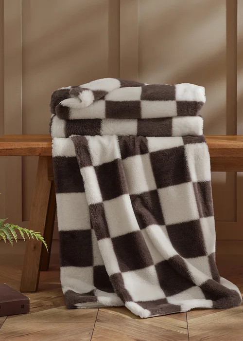 Catherine Lansfield Cosy Soft Checkerboard Fleece 130x170cm Blanket Throw Chocolate - One Size Image 1