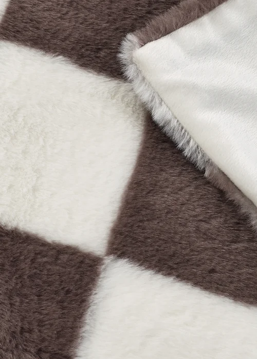 Catherine Lansfield Cosy Soft Checkerboard Fleece 130x170cm Blanket Throw Chocolate - One Size Image 3