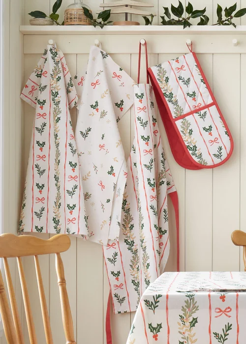 Catherine Lansfield Christmas Holly Stripe Cotton Kitchen Double Oven Glove Cream / Red - One Size Image 3