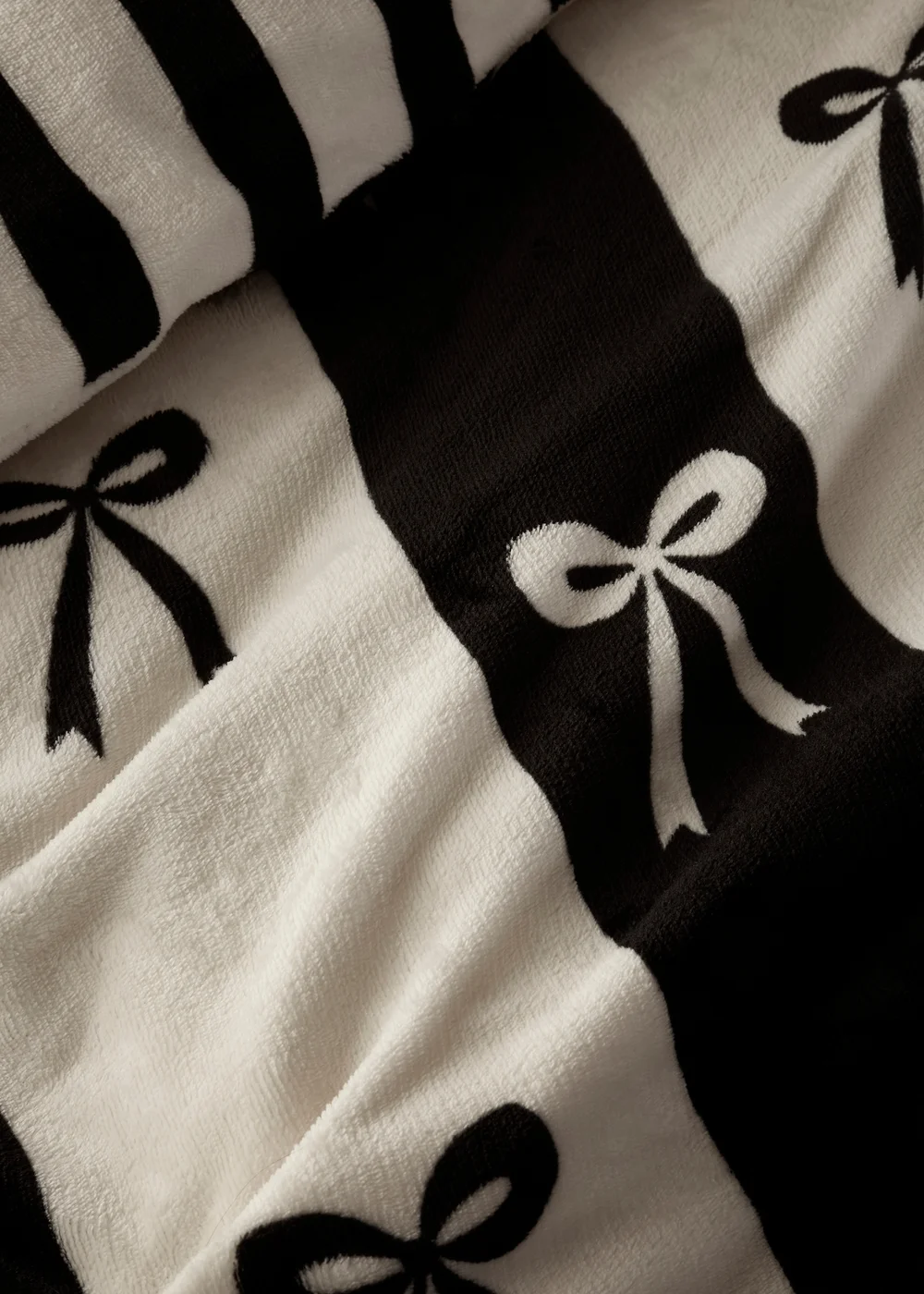 Fusion Bows Fleece Black Duvet Cover Set - Single Image 3