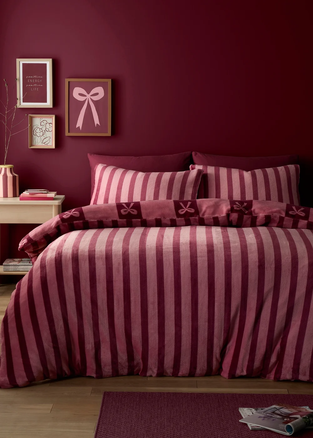 Fusion Bows Fleece Berry Duvet Cover Set - Single Image 4
