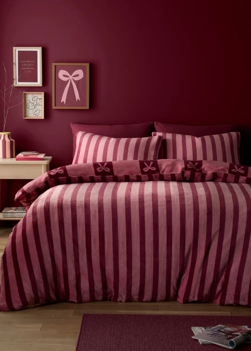 Fusion Bows Fleece Berry Duvet Cover Set - Single Image 4