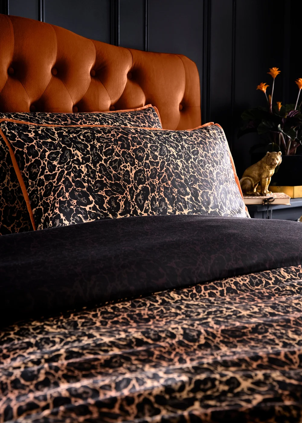 Laurence Llewelyn-Bowen Roxy Leopard Print Reversible Black Duvet Cover Set - Double Image 2