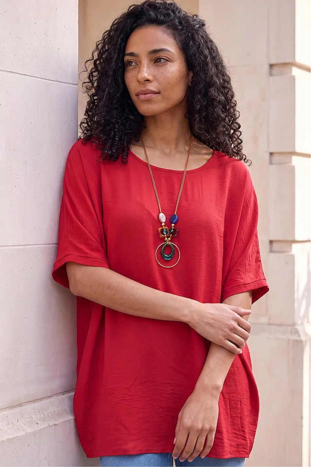 Roman Wine Tunic Top with Necklace