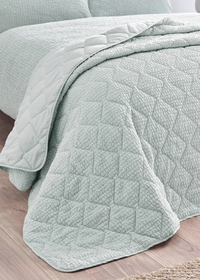 Catherine Lansfield Crinkle Seersucker Texture 220x220cm Bedspread Green