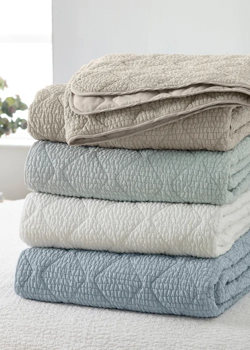 Catherine Lansfield Crinkle Seersucker Texture 220x220cm Bedspread Green - One Size Image 3