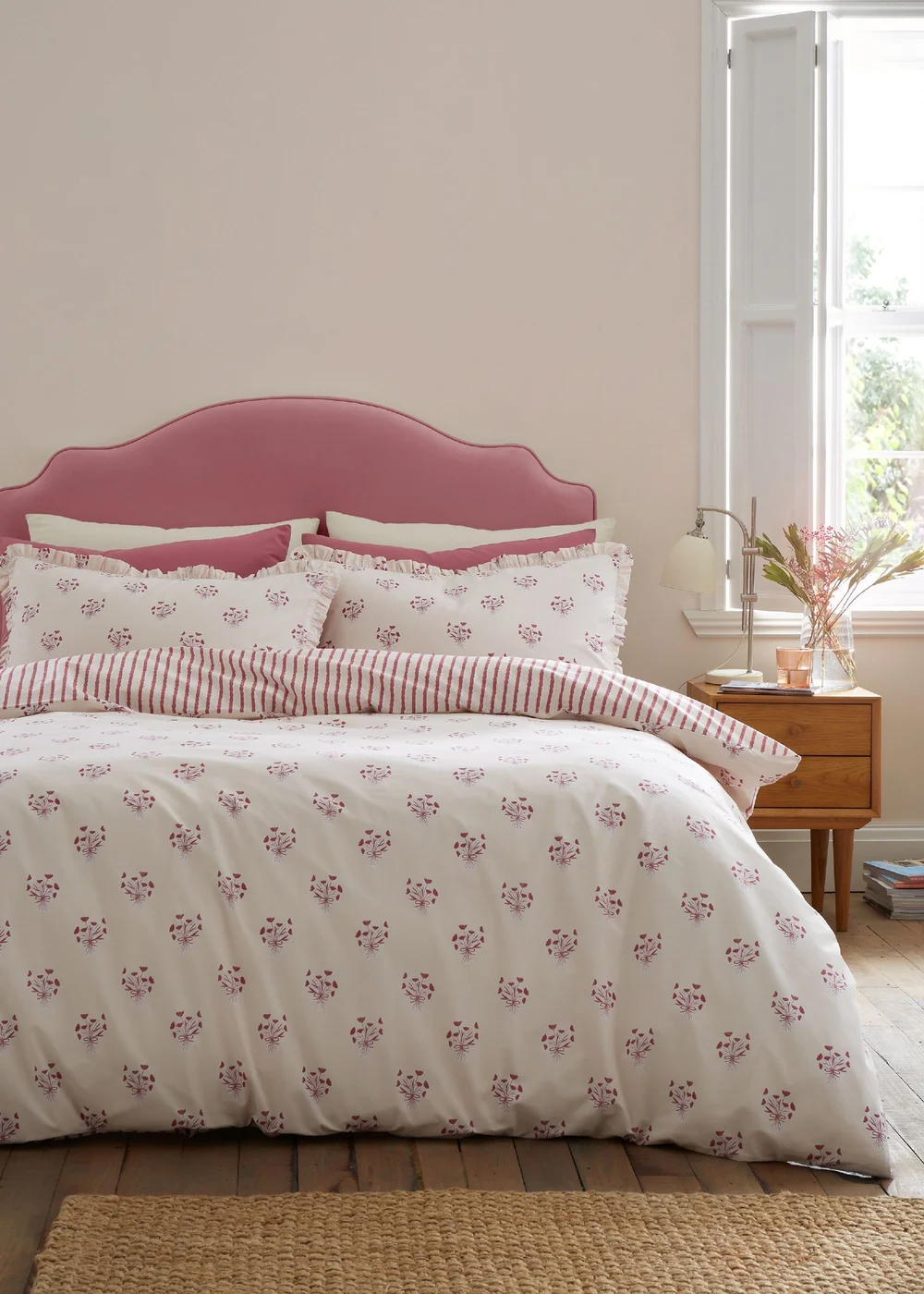 Emily Bond Hand Gathered Posy 100% Cotton Reversible Duvet Cover Set Cream / Red - Single Image 1