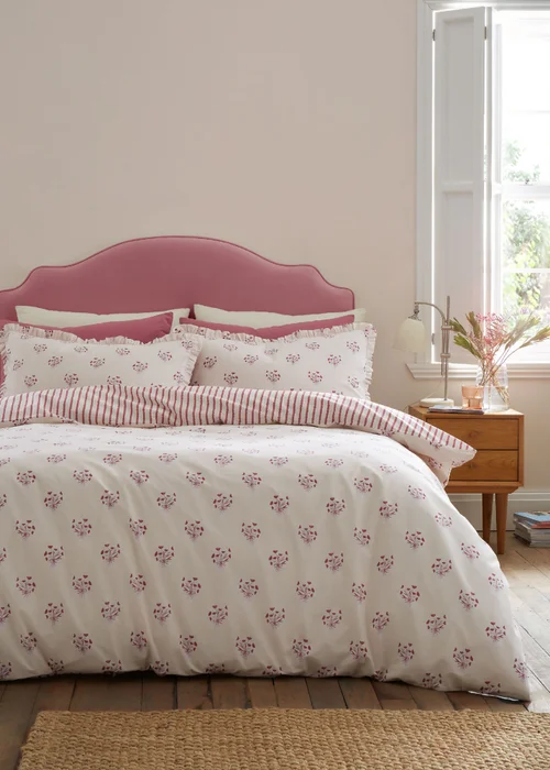 Emily Bond Hand Gathered Posy 100% Cotton Reversible Duvet Cover Set Cream / Red - Single Image 1