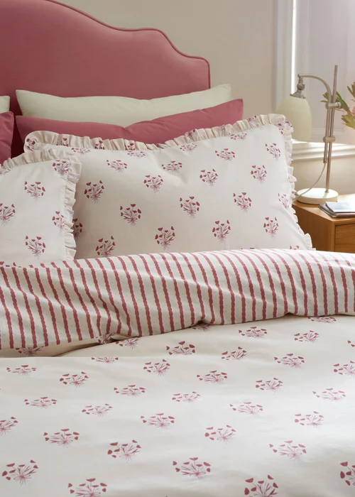 Emily Bond Hand Gathered Posy 100% Cotton Reversible Duvet Cover Set Cream / Red - Single Image 3