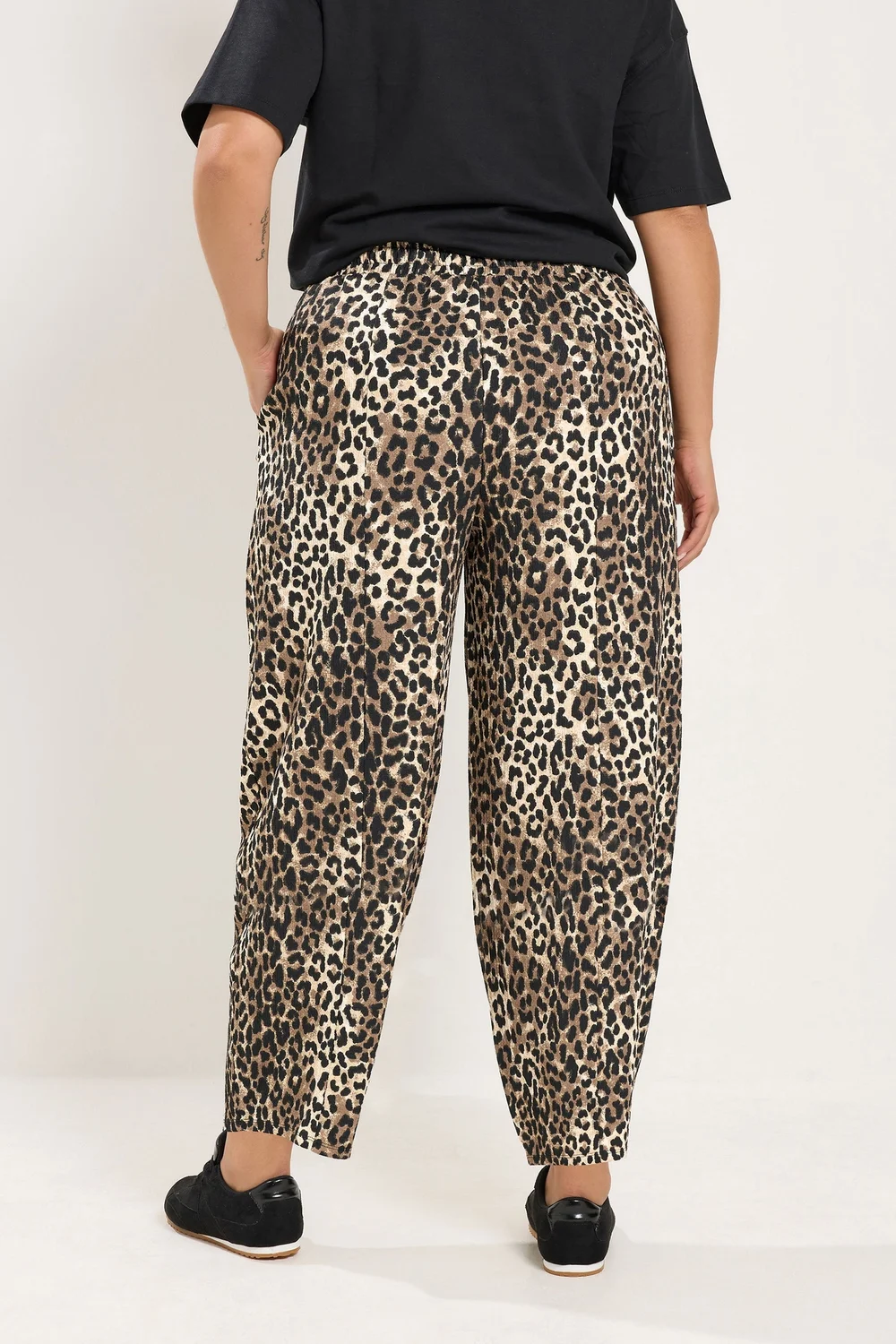 Yours Curve Black Leopard Print Crinkle Barrel Trousers - 26-28 Image 3