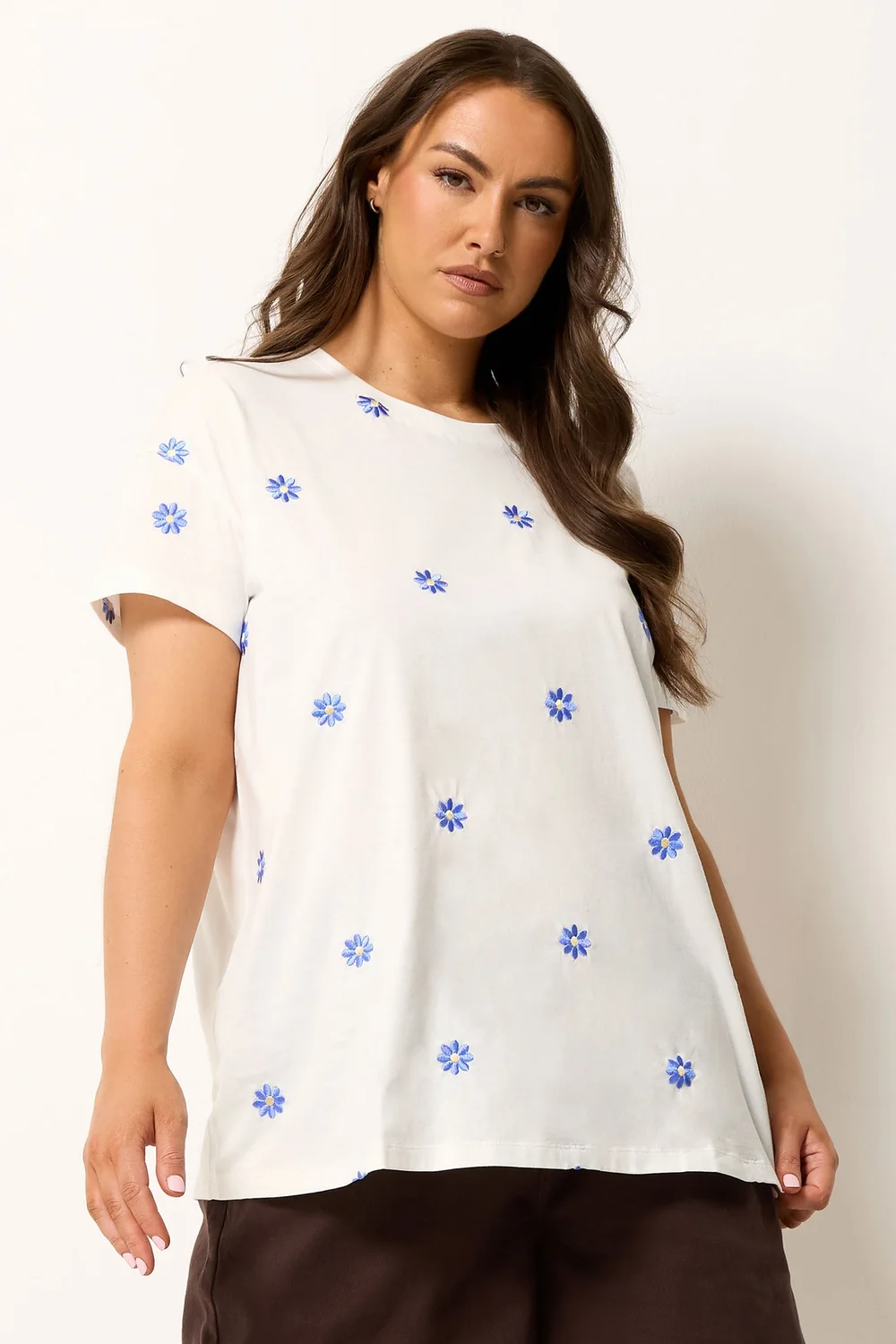 Yours Curve White Embroidered Daisy T-Shirt - 22-24 Image 1