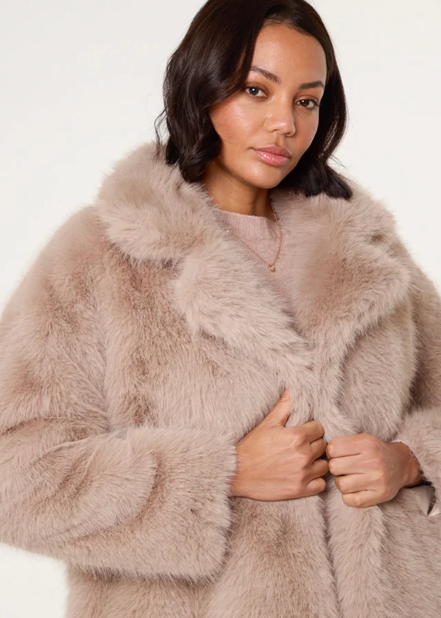 Blue Vanilla Beige Short Faux Fur Coat