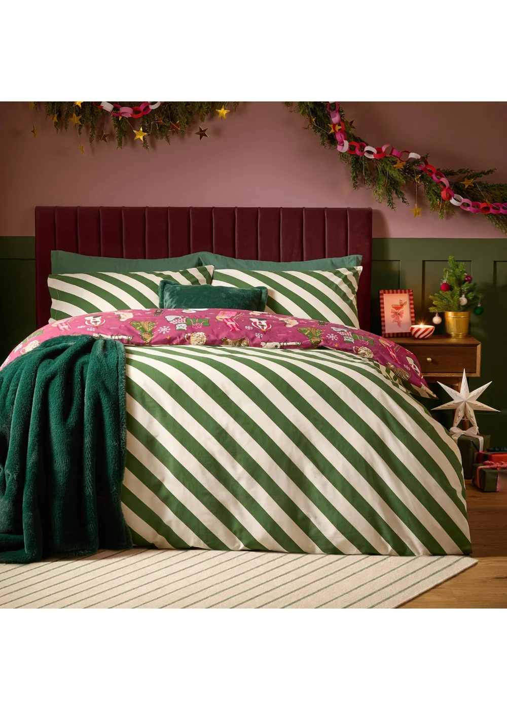 Furn Feline Festive Double Reversible Christmas Duvet Sets Purrgundy - Single Image 2