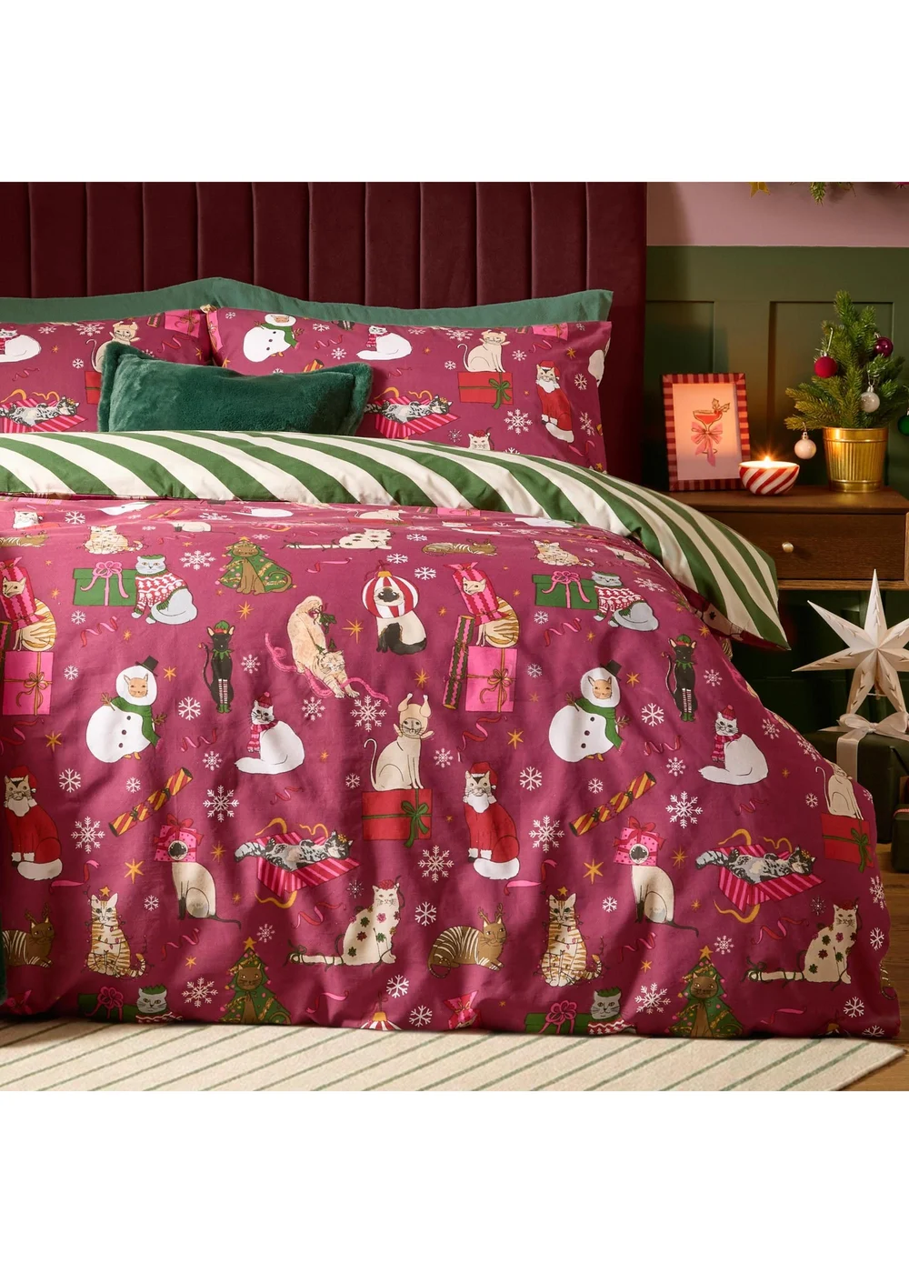 Furn Feline Festive Double Reversible Christmas Duvet Sets Purrgundy - Single Image 4