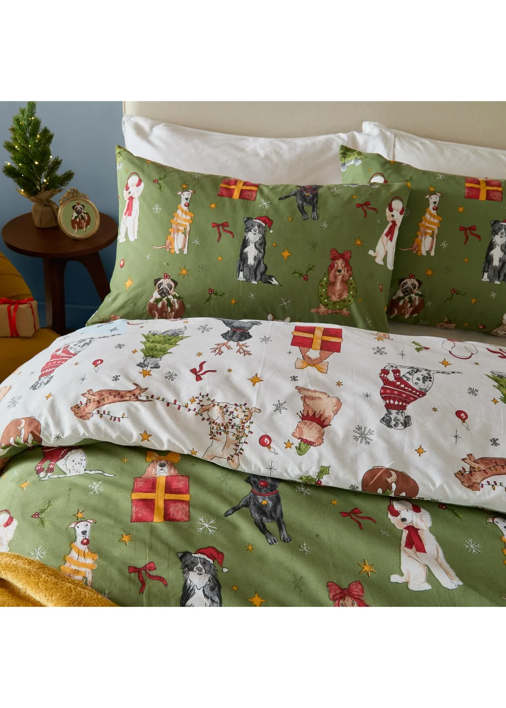Furn Christmas Pawty Super King Reversible Duvet Sets Green - Single Image 3