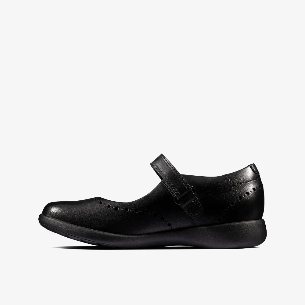 Clarks School Etch Craft Kid Black Leather Extra Wide - 10.5 Infants Image 2