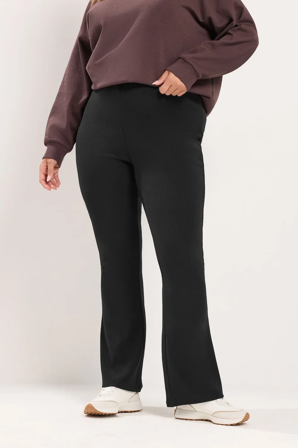 Yours Curve Black Flare Leggings - 28/L30 Image 2
