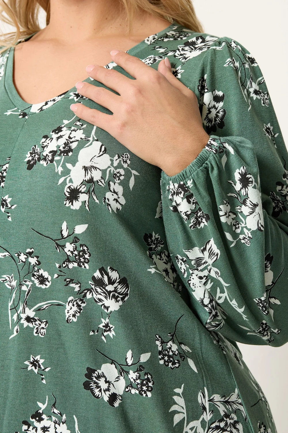 Yours Curve Green Floral Pleated Front Top - 18 Image 4